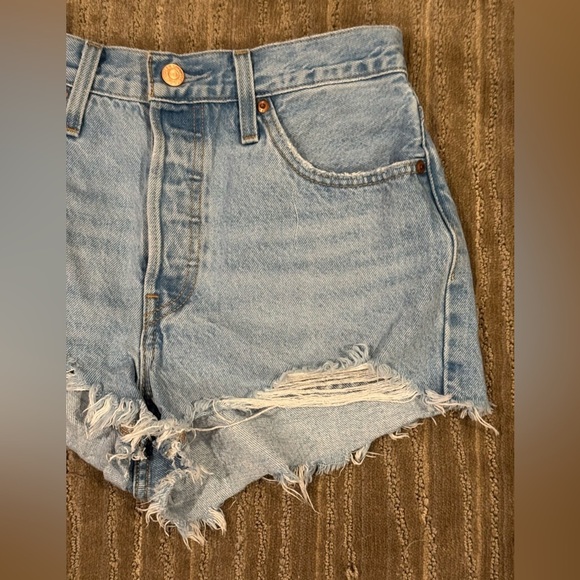 Levi’s Size 28 Denim Distressed Mini Women Shorts - Picture 4 of 9